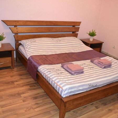 Квартира Двохкімнатна Фонтан Apartman Kamjanyi Potoki Kültér fotó