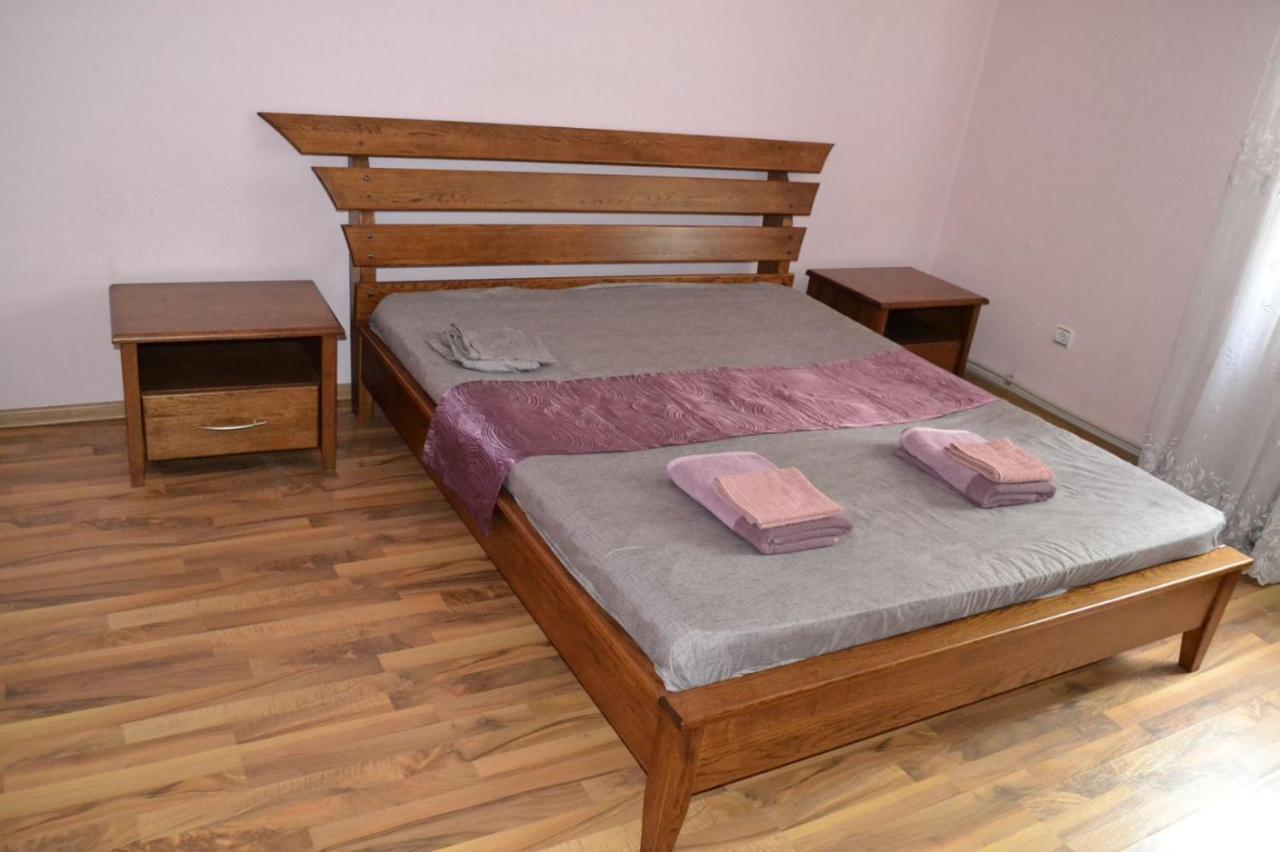 Квартира Двохкімнатна Фонтан Apartman Kamjanyi Potoki Kültér fotó