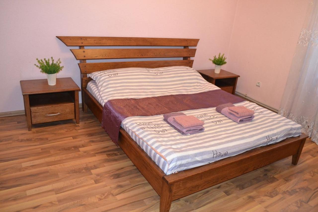 Квартира Двохкімнатна Фонтан Apartman Kamjanyi Potoki Kültér fotó