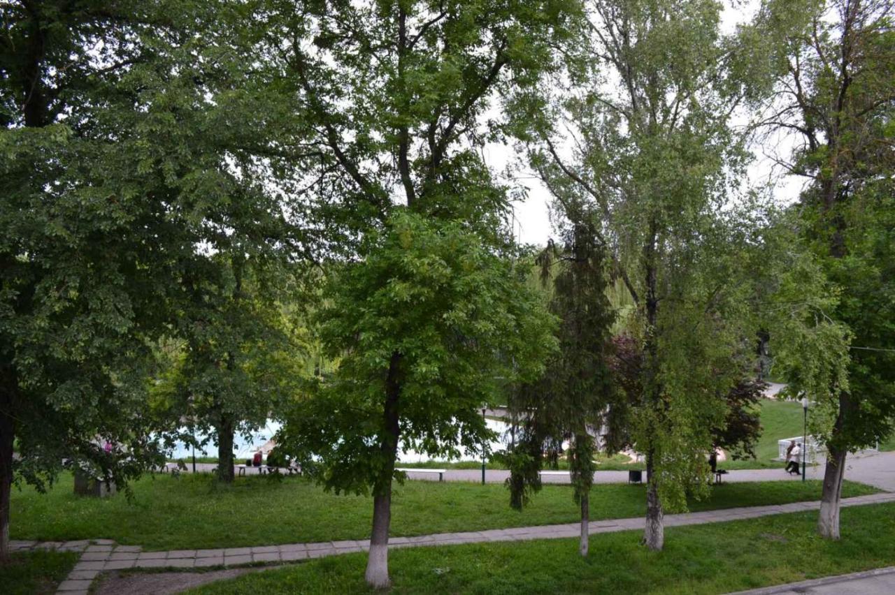 Квартира Двохкімнатна Фонтан Apartman Kamjanyi Potoki Kültér fotó